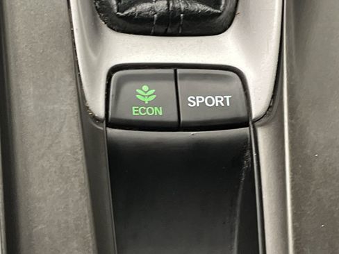 Used 2018 Honda Accord Touring image 17