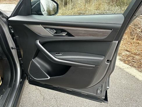 Used 2023 Jaguar F-PACE image 18