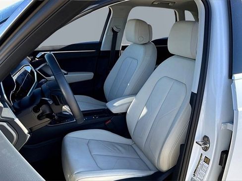 Certified 2025 Audi Q3 2.0T Premium Plus w/ Premium Plus Package image 27