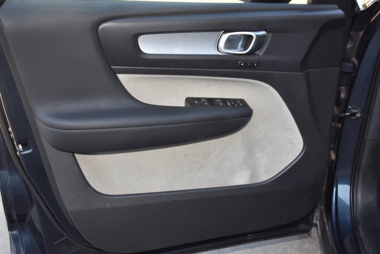 Used 2022 Volvo XC40 T5 Momentum AWD/4WD image 34