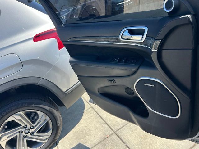 Used 2015 Jeep Grand Cherokee SRT w/ Luxury Group II AWD/4WD image 17