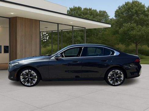 Used 2026 BMW 530i w/ Premium Package RWD image 13