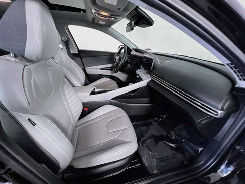 Certified 2025 Hyundai Elantra Limited FWD image 28