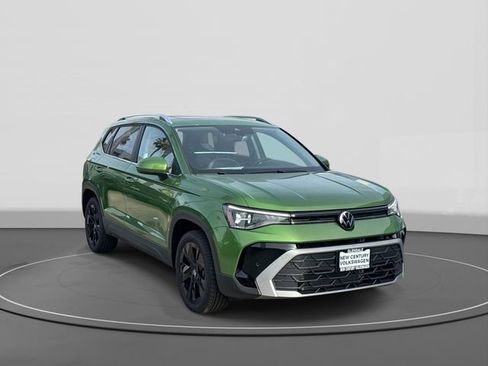 New 2025 Volkswagen Taos SE image 1