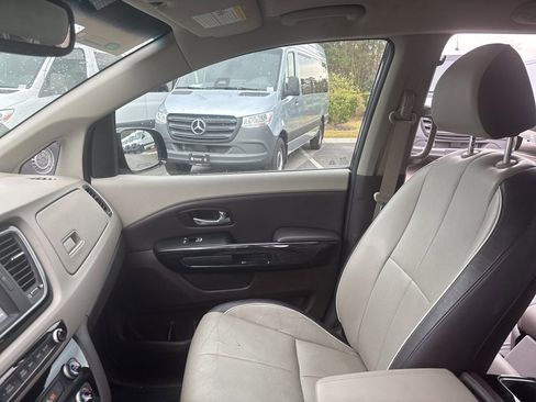 Used 2015 Kia Sedona SX Limited image 42