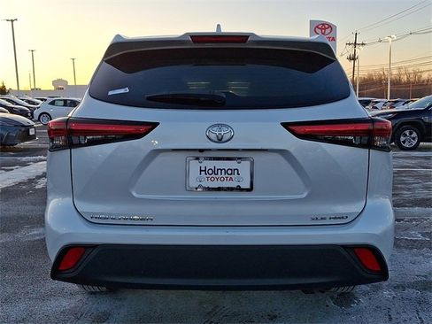 Certified 2022 Toyota Highlander XLE image 6