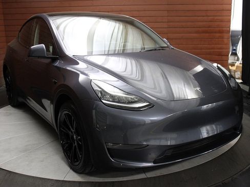 Used 2023 Tesla Model Y Long Range image 5