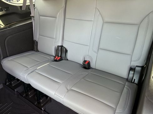 Used 2023 GMC Yukon XL SLT w/ SLT Luxury Package image 35