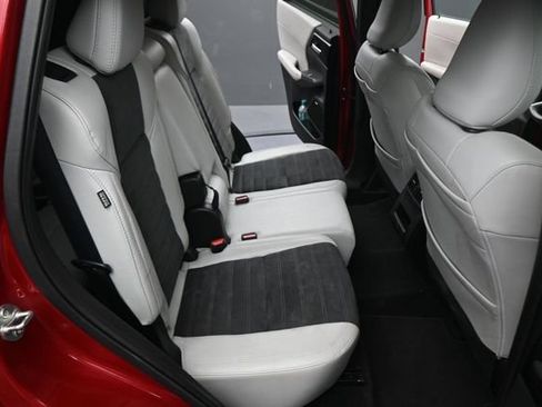 Used 2025 Mitsubishi Outlander SE FWD image 16