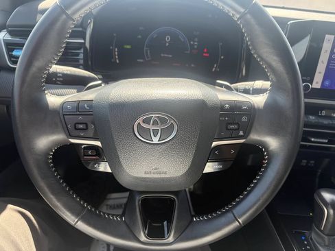 Used 2025 Toyota Camry SE FWD image 23