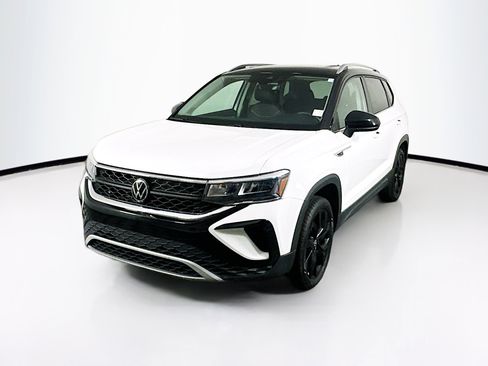Used 2023 Volkswagen Taos SE image 3