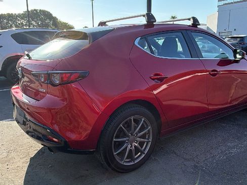 Used 2019 MAZDA MAZDA3 Hatchback w/ Preferred Package FWD image 4