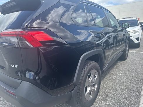 Used 2022 Toyota RAV4 XLE w/ Convenience Package FWD image 5