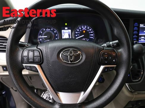 Used 2019 Toyota Sienna L FWD image 10