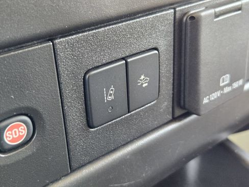 Used 2021 Chevrolet Express 3500 w/ Driver Convenience Package RWD image 21