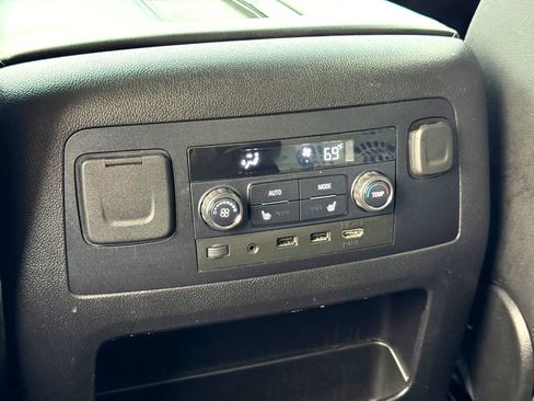 Used 2018 GMC Yukon SLT w/ Premium Edition image 22