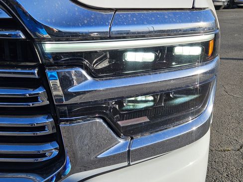 Used 2025 RAM 2500 Laramie AWD/4WD image 13