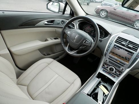 Used 2018 Lincoln MKZ Reserve FWD image 9