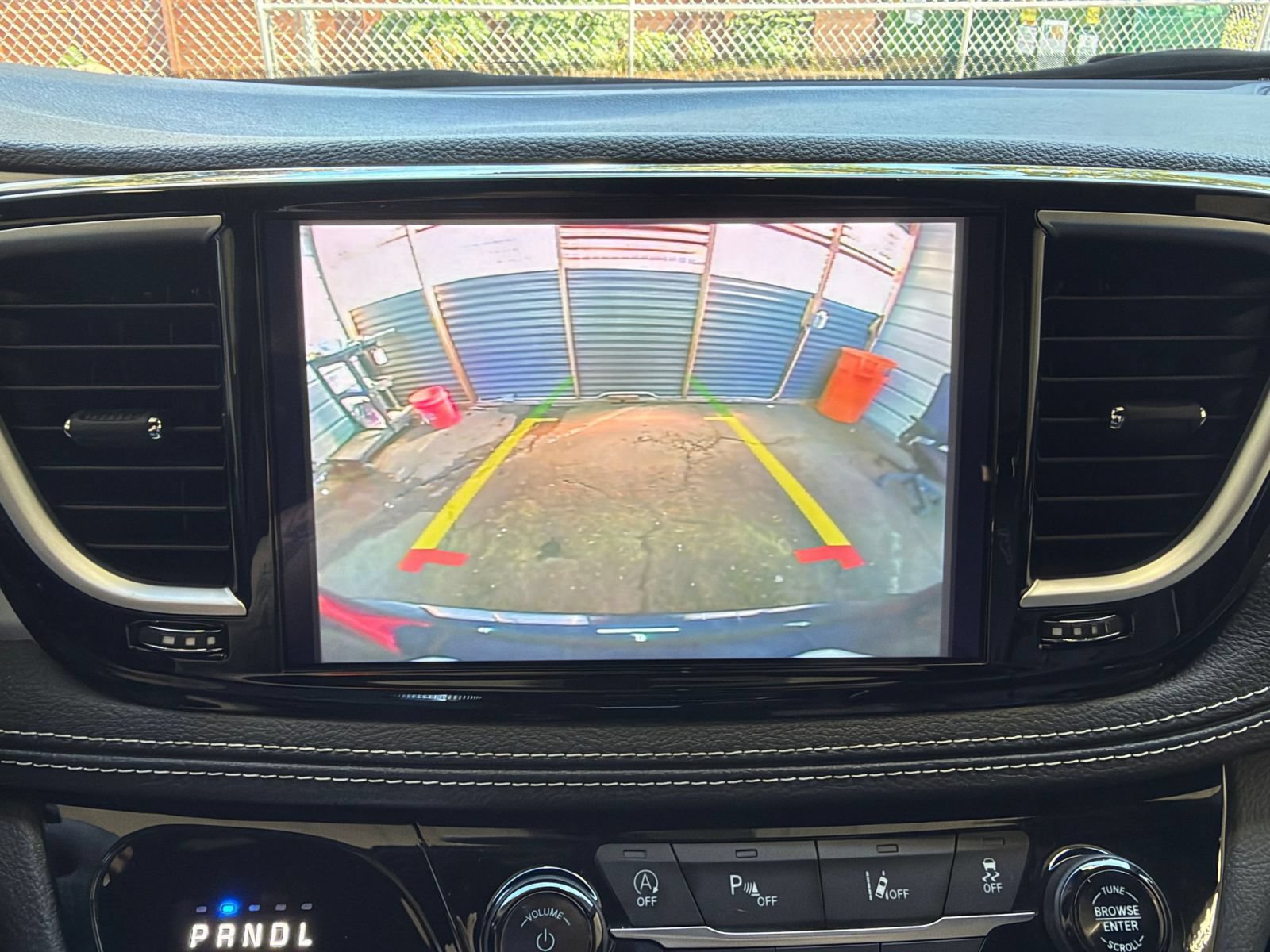 Used 2025 Chrysler Pacifica Limited FWD image 26