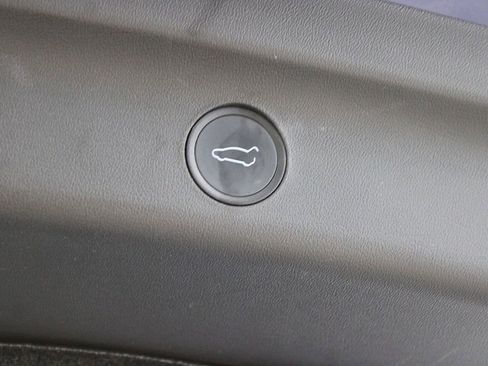 Used 2021 Tesla Model Y Long Range image 27