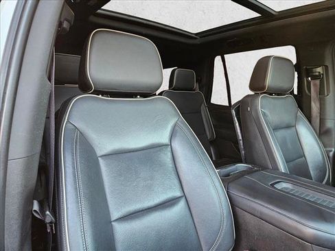 Used 2021 Chevrolet Tahoe Premier w/ Premium Package RWD image 19