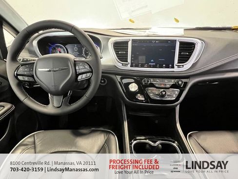 New 2026 Chrysler Pacifica Limited w/ S Appearance Package FWD image 17