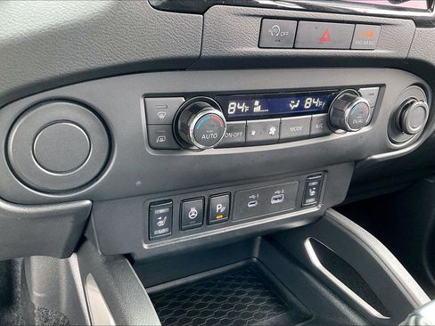 Used 2024 Nissan Frontier SV w/ SV Convenience Package image 32