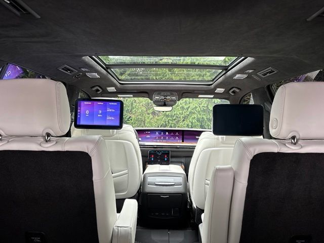 Certified 2025 Cadillac Escalade Sport Platinum w/ LPO, ONYX Package AWD/4WD image 8