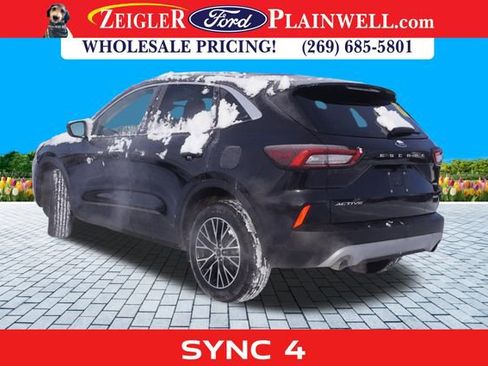 Used 2023 Ford Escape Active image 2