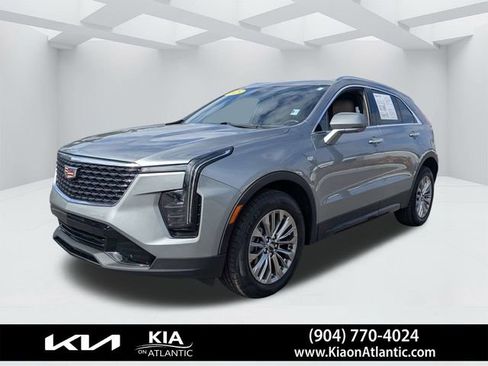 Used 2025 Cadillac XT4 Premium Luxury image 7