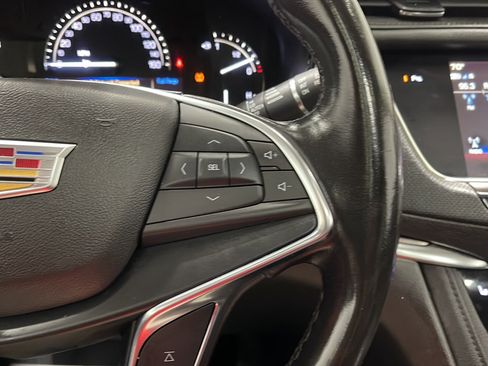Used 2018 Cadillac XT5 Luxury w/ Driver Awareness Package FWD image 7