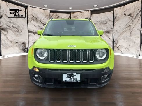 Used 2018 Jeep Renegade Latitude AWD/4WD image 2