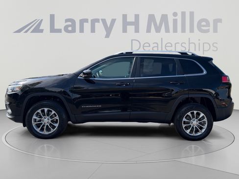 Used 2019 Jeep Cherokee Latitude Plus w/ Cold Weather Group AWD/4WD image 2