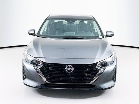 Used 2025 Nissan Sentra SV image 2