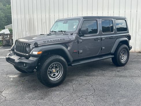 Used 2025 Jeep Wrangler Unlimited Sport AWD/4WD image 2