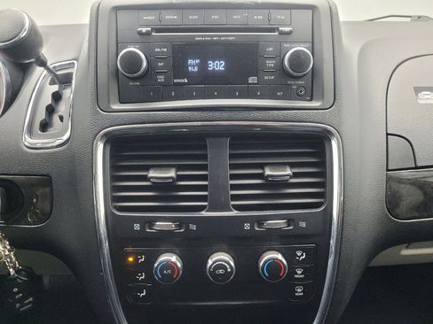 Used 2015 Dodge Grand Caravan American Value Package image 25