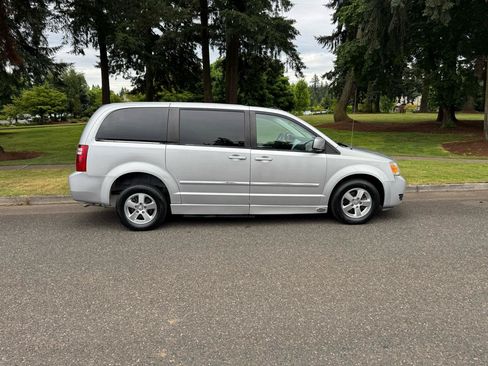 Used 2008 Dodge Grand Caravan SXT FWD image 11