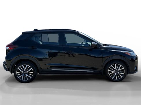 Used 2023 Nissan Kicks SR w/ SR Premium Package FWD image 6