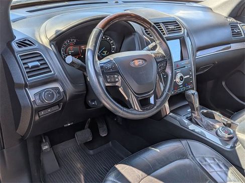 Used 2018 Ford Explorer Platinum image 9