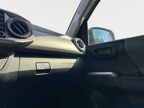 Used 2022 Toyota Tacoma SR5 w/ Technology Package RWD image 18