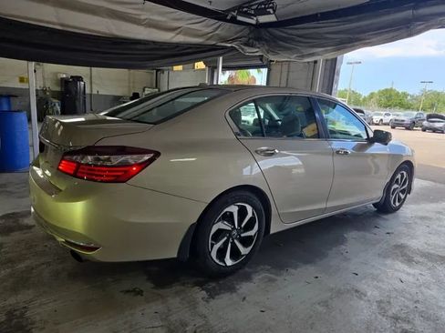 Used 2017 Honda Accord EX-L image 2