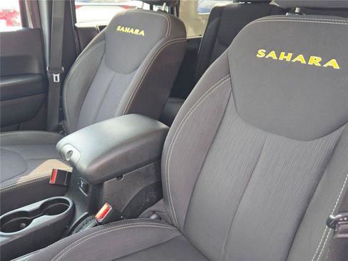 Used 2014 Jeep Wrangler Unlimited Sahara AWD/4WD image 17