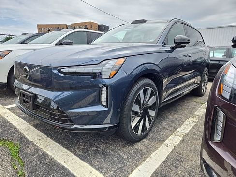 New 2025 Volvo EX90 Ultra image 2