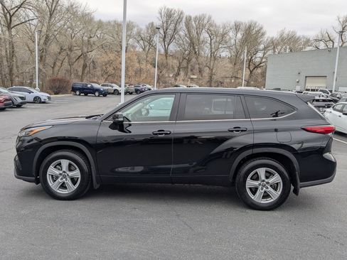 Used 2023 Toyota Highlander LE image 9