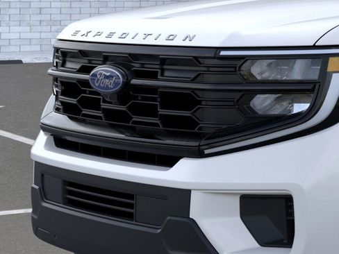 New 2025 Ford Expedition Active image 17