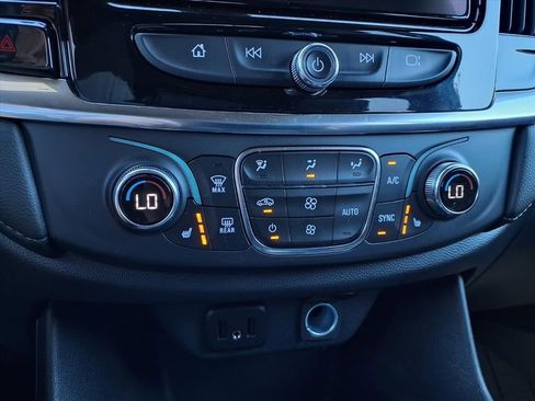 Used 2023 Chevrolet Traverse LT image 20