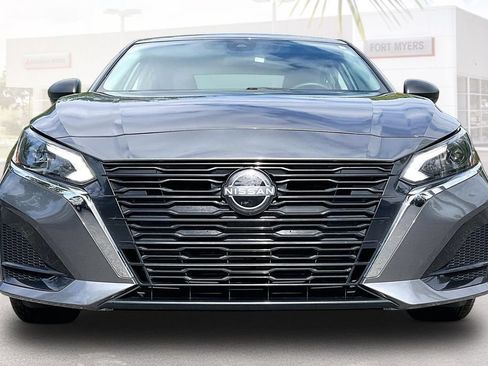 Used 2025 Nissan Altima 2.5 SV FWD image 23
