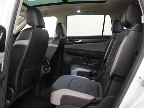 Used 2024 Volkswagen Atlas Peak Edition SEL AWD/4WD image 19