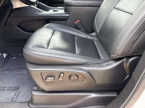 Used 2024 Chevrolet Tahoe LT RWD image 18