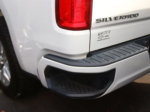Used 2020 Chevrolet Silverado 1500 Custom w/ Custom Value Package AWD/4WD image 6